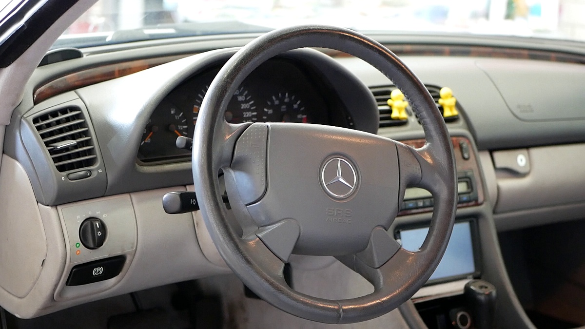 Klasický Mercedes volant z prelomu milénia