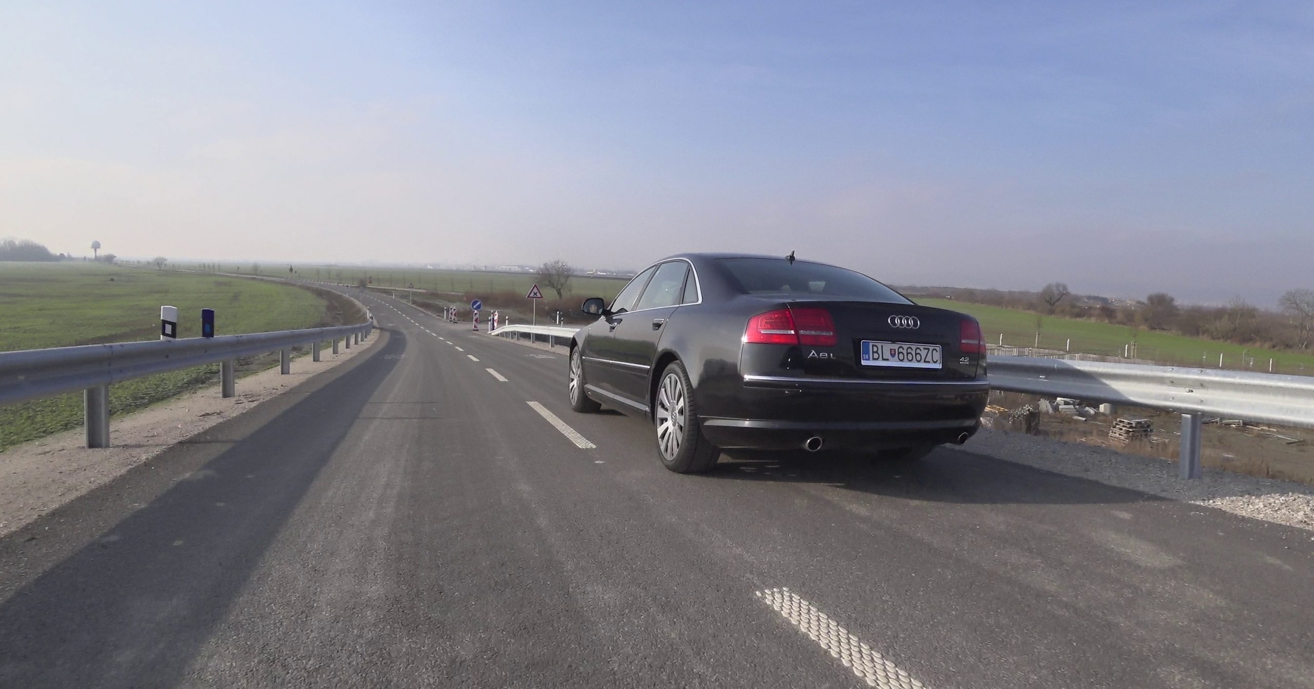 Doménou Audi A8 je diaľnica