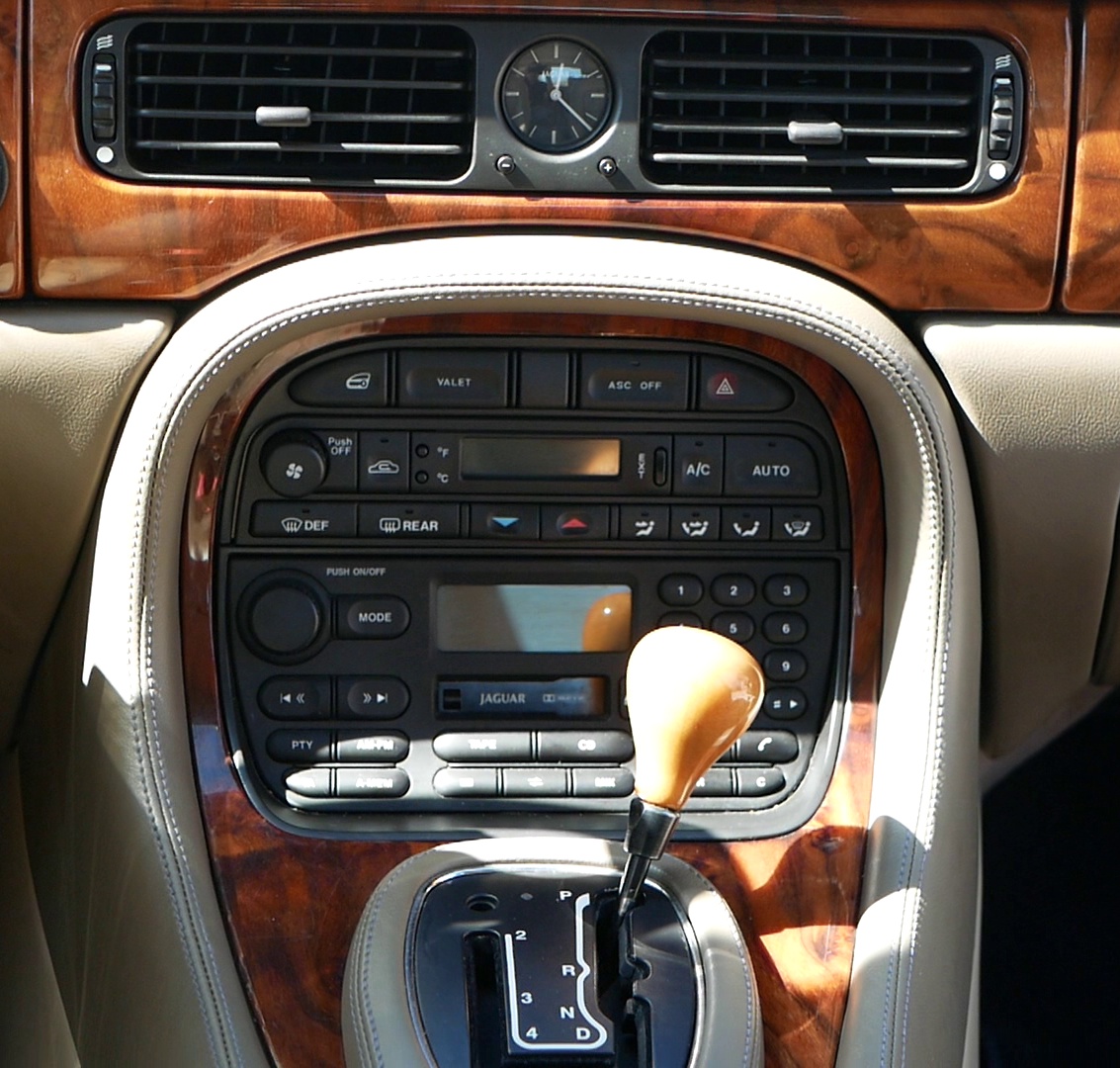 Interiér Jaguar XJ X308 3,2 V8