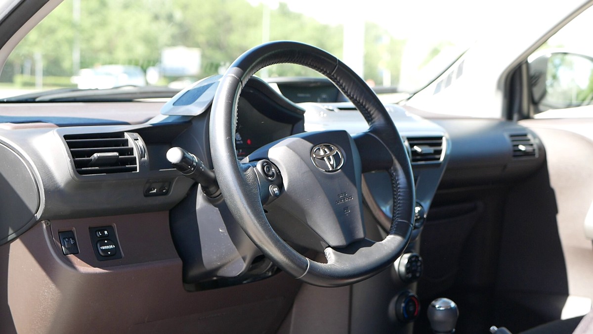 Interiér Toyota iQ