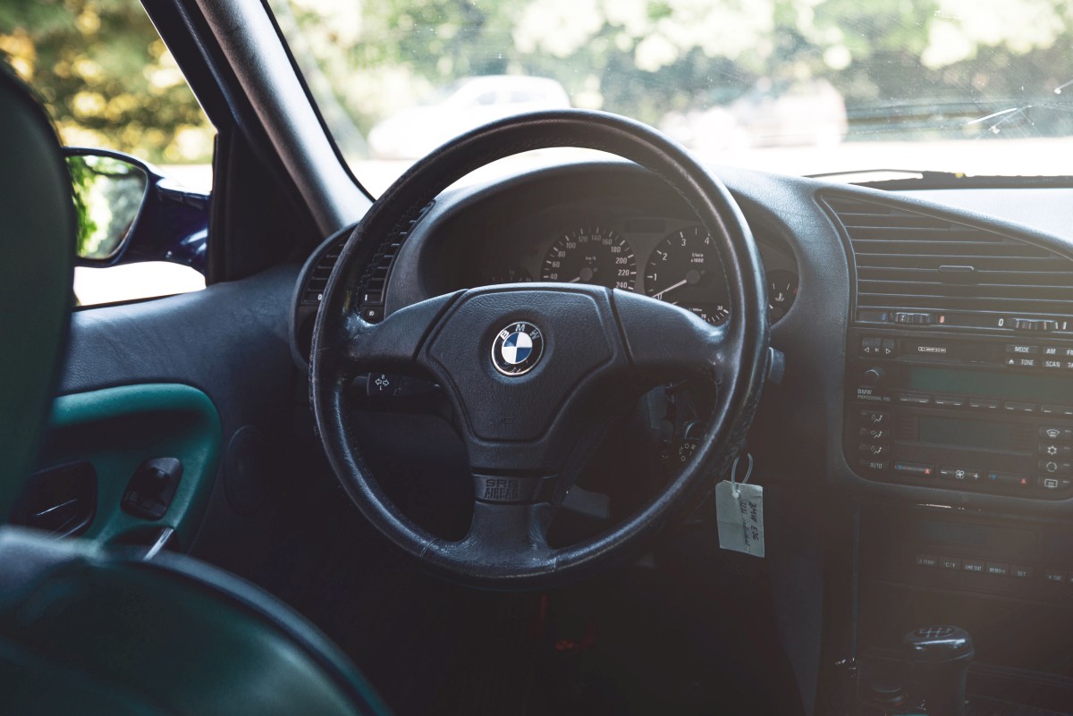 Interiér BMW 323i E36