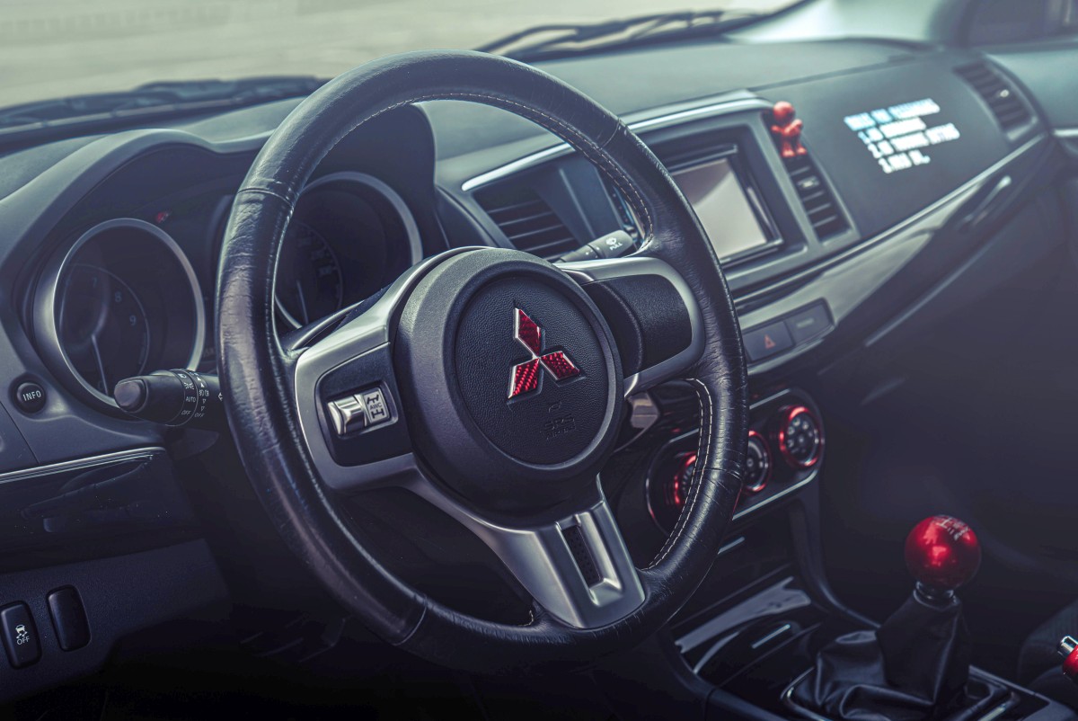 Interiér Mitsubishi Lancer Evolution X
