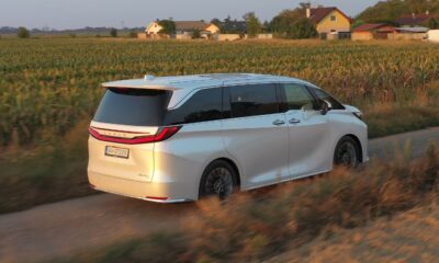 Lexus LM 350h test